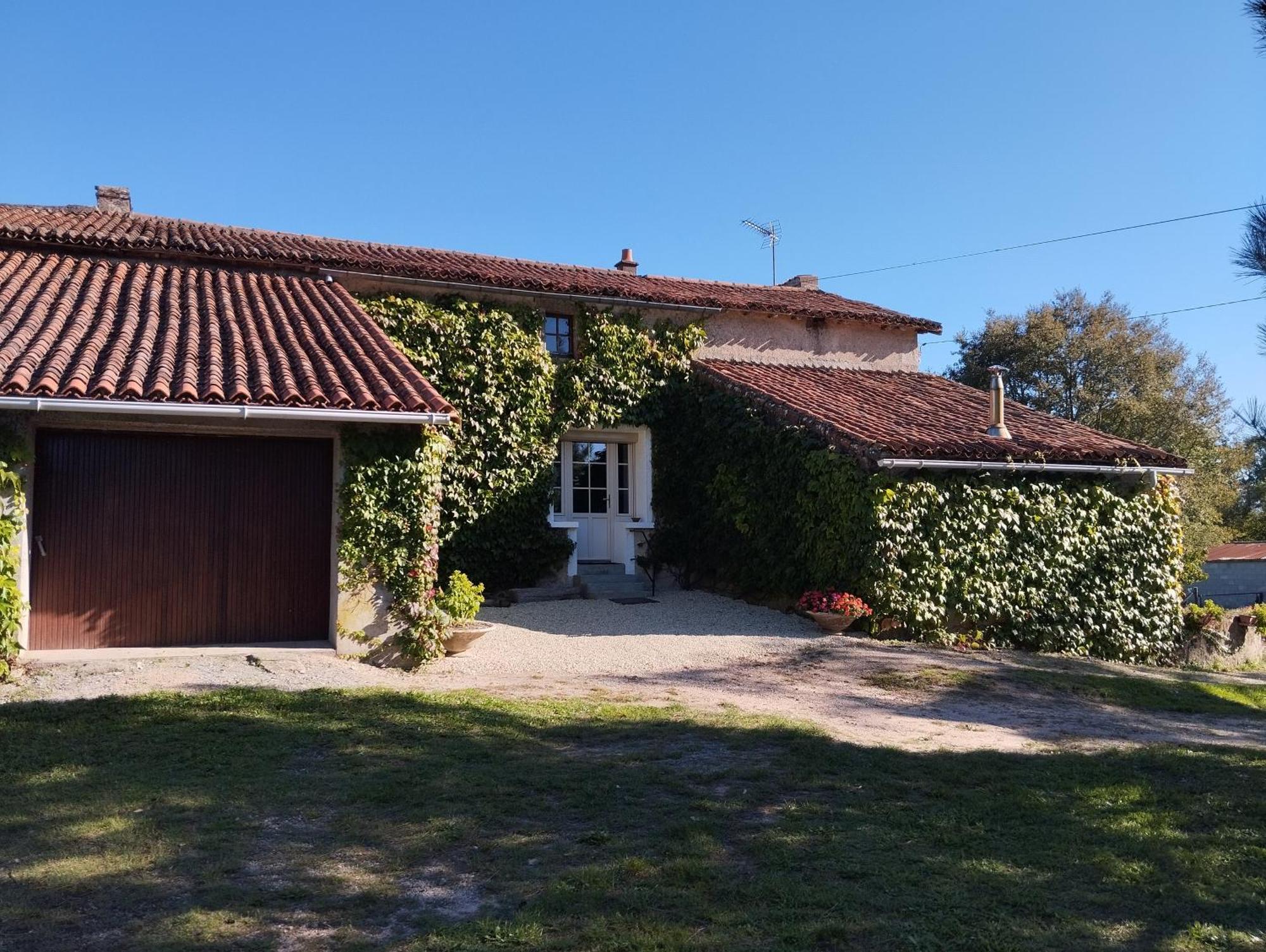 Maison Au Calme Avec Vue Etang Clesse  Экстерьер фото