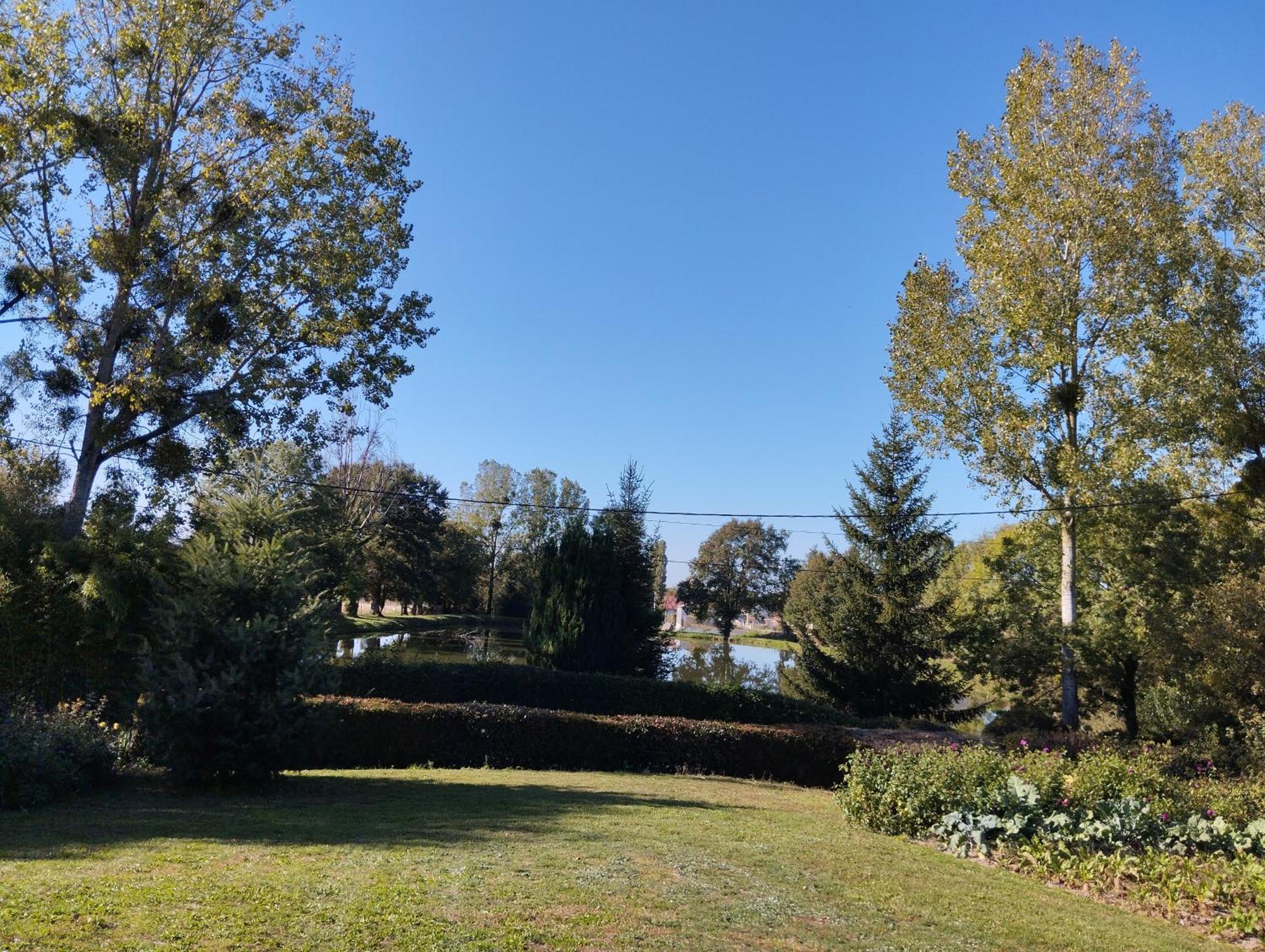 Maison Au Calme Avec Vue Etang Clesse  Экстерьер фото