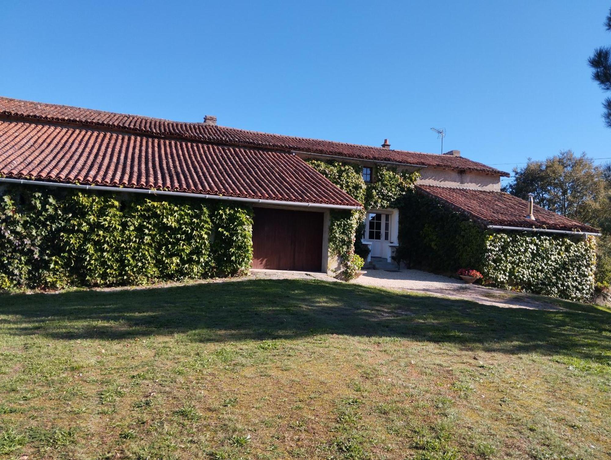 Maison Au Calme Avec Vue Etang Clesse  Экстерьер фото