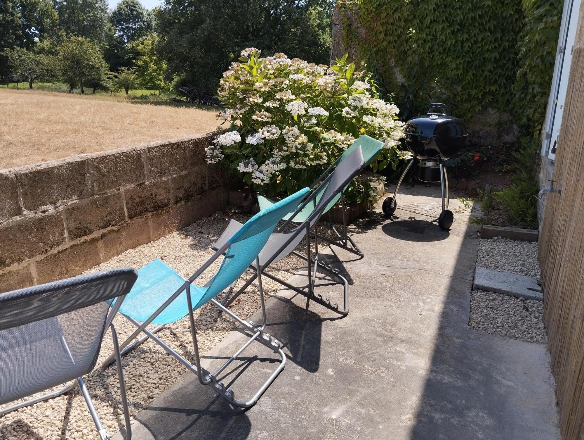Maison Au Calme Avec Vue Etang Clesse  Экстерьер фото